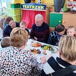 9. Dzień Babci i Dziadka. Wspaniale mija czas w przedszkolu z Babcią i Dziadkiem..jpg
