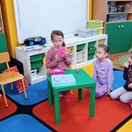 Iza prezentuje palety do malowania.jpg
