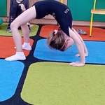 Maja robi mostek.jpg