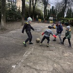 2. zabawy na placu.jpg