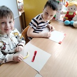 16. Dzieci wykonują protezy zębowe.jpg