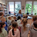 6. Pani Małgosia opowiada o zawodzie bibliotekarza.jpg