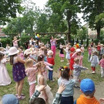 Tańczące dzieci (6).jpg