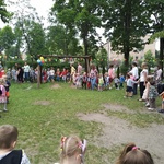 Dzieci podczas dyskoteki.jpg