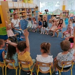Pani Ela czyta książkę (4).jpg