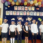 1. Dzieci piosenką żegnają przedszkole.jpeg