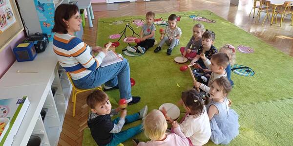 Dzieci grają na instrumentach (3).jpg