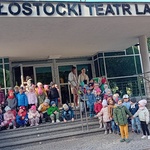 Przed teatrem.jpg