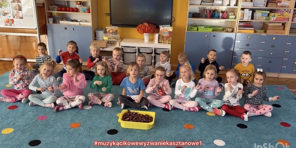 dzieci wykonują pierwszy utwór.jpeg