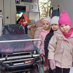 16. Dzieci w karetce pogotowia.jpg