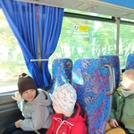 1. dzieci w autokarze.jpg