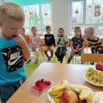 chłopiec smakuje.jpg