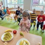 dziewczynka się śmieje.jpg