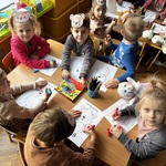 dzieci rysują misie.jpeg