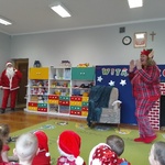 Dzieci witają Mikołaja (13).jpg