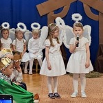 Marysia i Patrycja w roli aniołków.jpeg