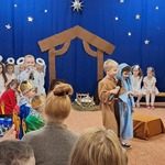 Rodzice oglądaja przedstawienie.jpeg