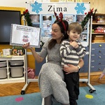 pani z chłopcem czyta bajkę.jpeg