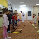 Zajęcia sportowe z p. Dawidem instruktorem karate (6).jpg