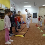 Zajęcia sportowe z p. Dawidem instruktorem karate (7).jpg