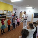Zajęcia sportowe z p. Dawidem instruktorem karate (9).jpg
