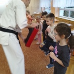 Zajęcia sportowe z p. Dawidem instruktorem karate (12).jpg