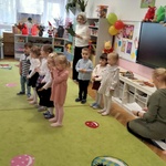 3. Dzieci witają gości..jpg