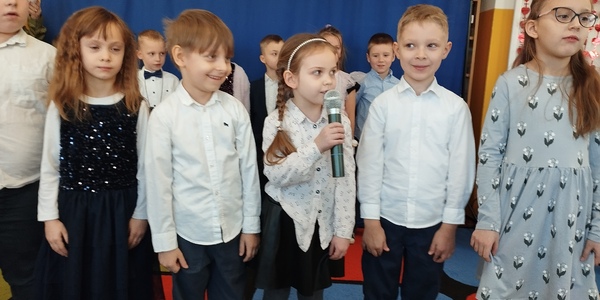 Dzieci mówią swoją rolę.jpg