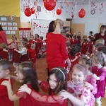 Dzieci tańczą w pociągach  (3).jpg