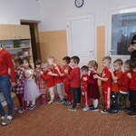 Dzieci tańczą w pociągach  (4).jpg
