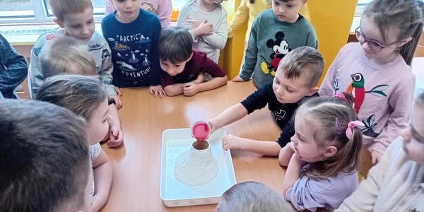 kolejny etap przygotowań do wybuchu wulkanu.jpg