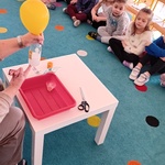 Nadmuchany balon mieszaniną octu i sody.jpg