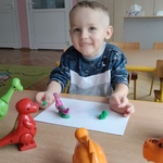 3. Chlopiec lepi dinozaura.jpg