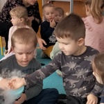 9. Grupa I doświadczenia z suchym lodem.jpg