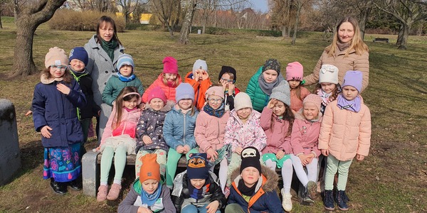 Dzieci w parku.jpg