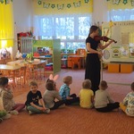 Paulina gra na skrzypcach.jpg