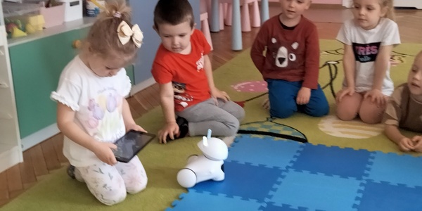 3 Dzieci i robot Photon.jpg