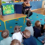 Mama Tomka czyta bajki.jpg