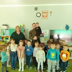 Pamiątkowe zdjęcie z żołnierzem.jpg