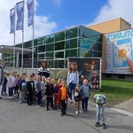 przed teatrem.jpg
