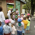 1. W kolejce po lody.jpeg