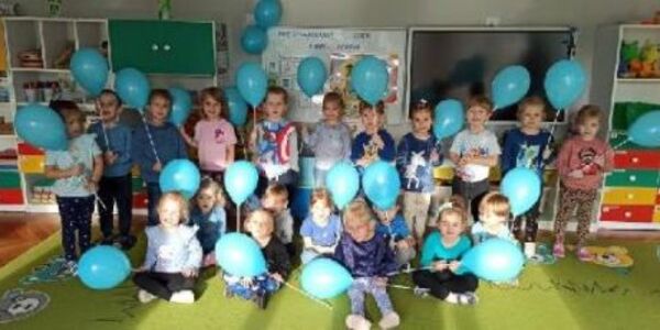 Dzieci z balonami