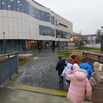 przed Galerią Jurowiecka.