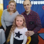 Dziewczynka z babcią i dziadkiem (2).