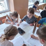 Dzieci piszą piórem (1).