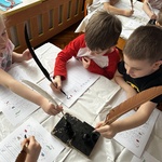 Dzieci piszą piórem (7).