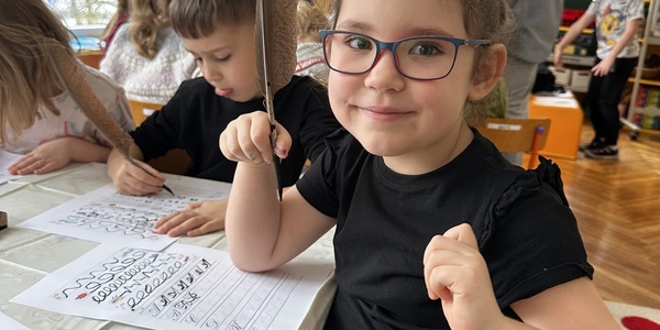 Dzieci piszą piórem (9).