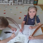 Dzieci piszą piórem (3).