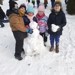 Dzieci podczas zabaw na śniegu (4).