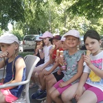 Dzieci jedzą lody (5).jpg